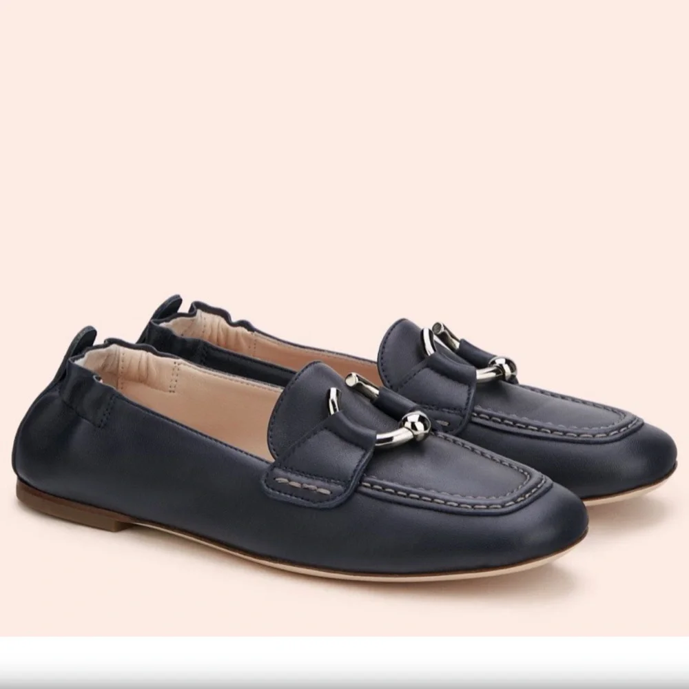 Moccasin with piercing
Midnight SHERYL MOC | AGL
S445.00 size 7.5 - Picture 1 of 16